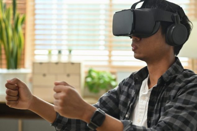 man-wearing-vr-headset-playing-video-game-2026-01-06-09-22-34-utc-1280x640